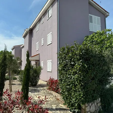 Marija B アパート *